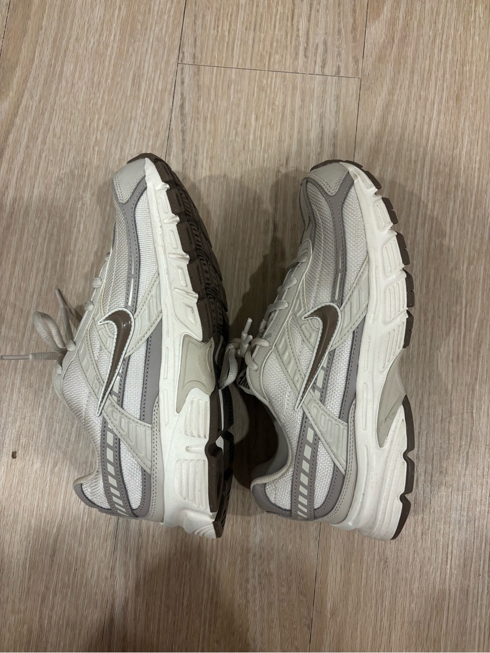 Nike Women's Initiator Retro Sneakers - Picture 4 of 9